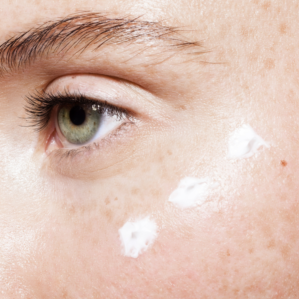 VAYAVERO N° 16 BRIGHTLY TOUCH - Vitamin C Brightening Eye Cream